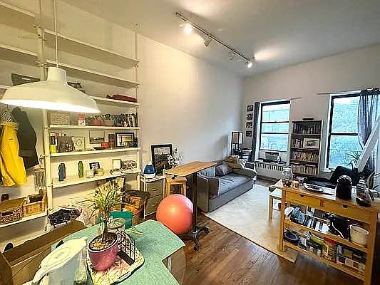 2nd image of 162 W 80th St APT 5C