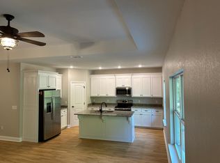 405 Palm Island Dr, Thomasville, GA 31757