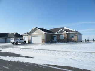 315 Palmer Cir, Aberdeen, SD 57401