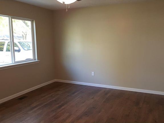 4th image of 1891 Drake Dr