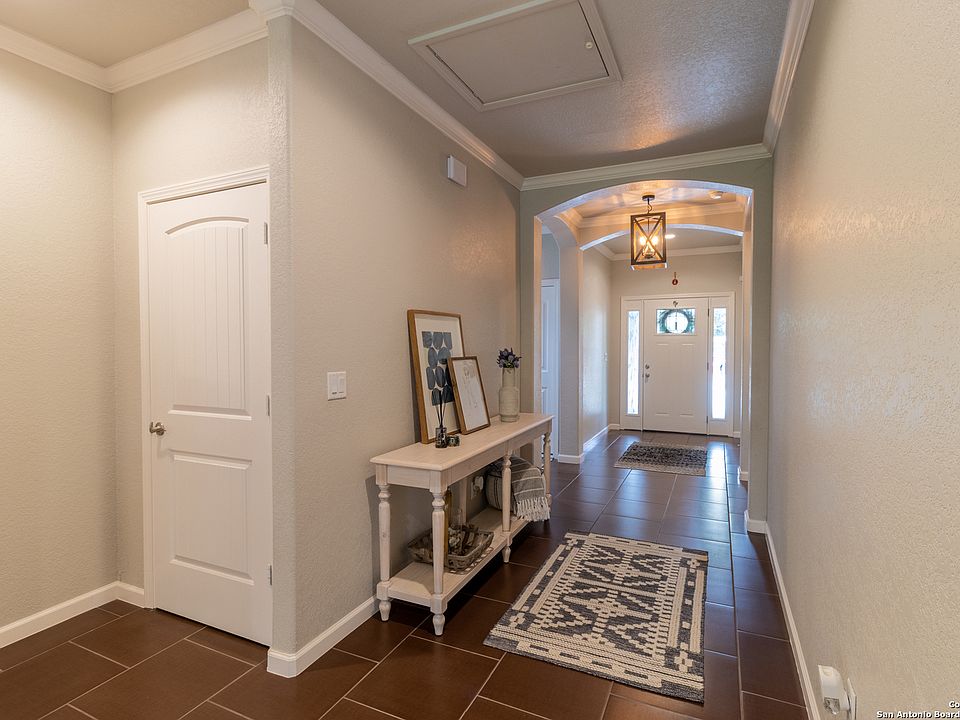 1st image of 634 SENISA DR