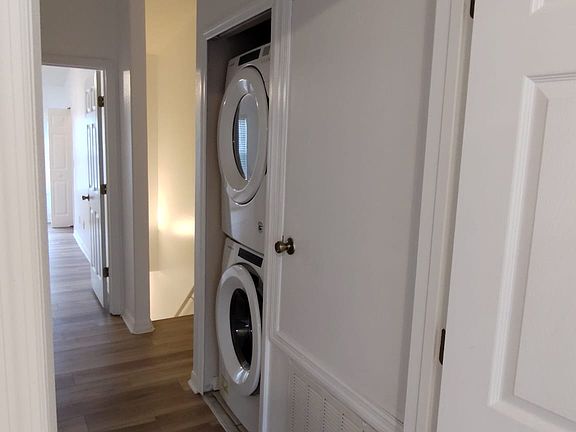 3rd image of 1140 Windsor Lake Cir