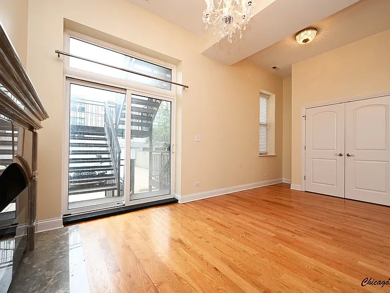 904 W Erie St #1R — Photo 3