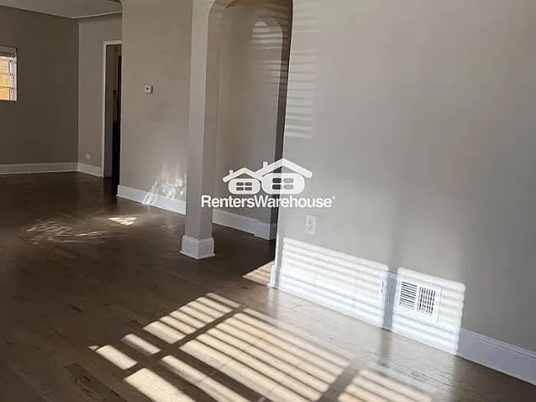 3315 E 31st Ave — Photo 4
