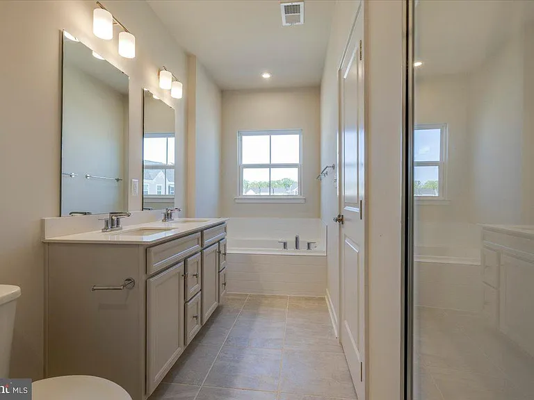 9390 Tanfield Dr — Photo 43