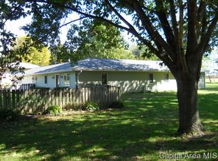 201 Spring Bay Dr, Jacksonville, IL 62650