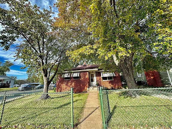 2nd image of 664 Lincoln Ave