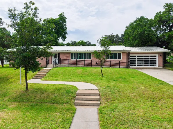 708 W Avenue A, Lampasas, TX 76550
