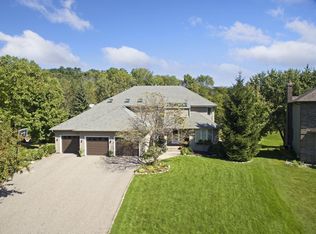 6420 Fox Path, Chanhassen, MN 55317