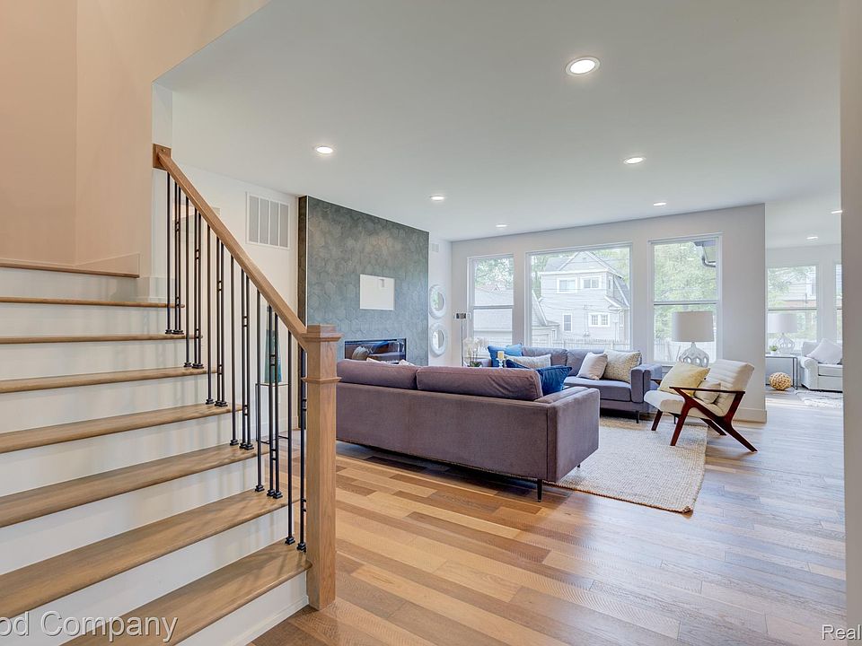 812 Irving Ave, photo 10