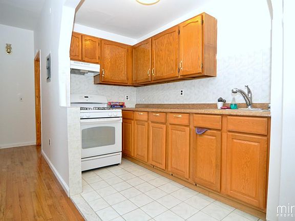 4th image of 59 4th Ave APT 3L