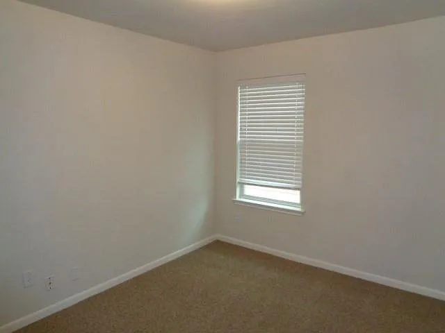 3 bed, 2.0 bath, 1602 sqft, $1,750 — Photo 4