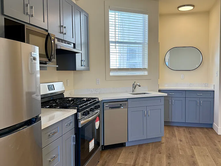 2460 Bryant St — Photo 4