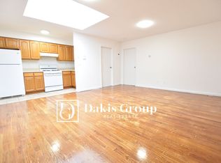 22-27 33rd St #DG3, Astoria, NY 11105