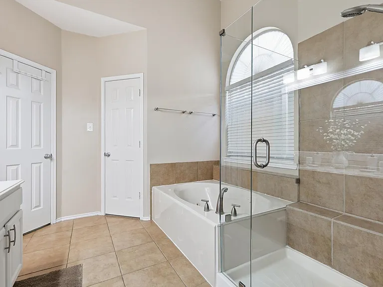2707 Rochelle Dr — Photo 24