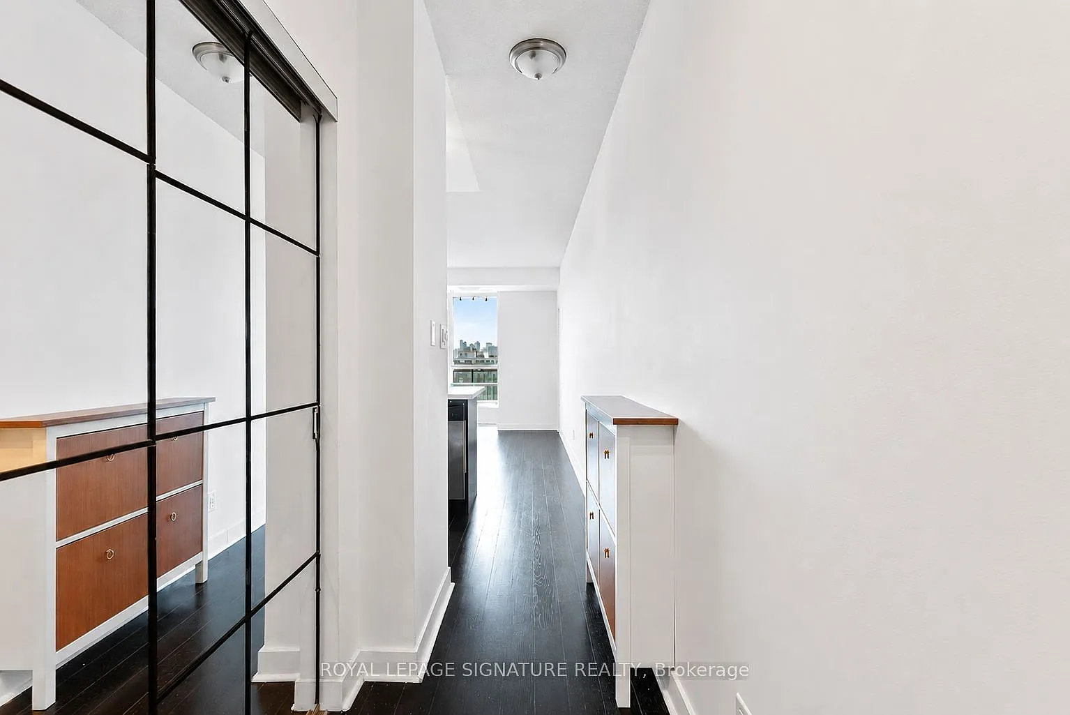 Bohemian Embassy Lofts — Photo 3