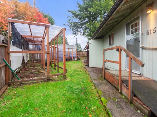 613 Crestview Dr, Reedsport, OR 97467