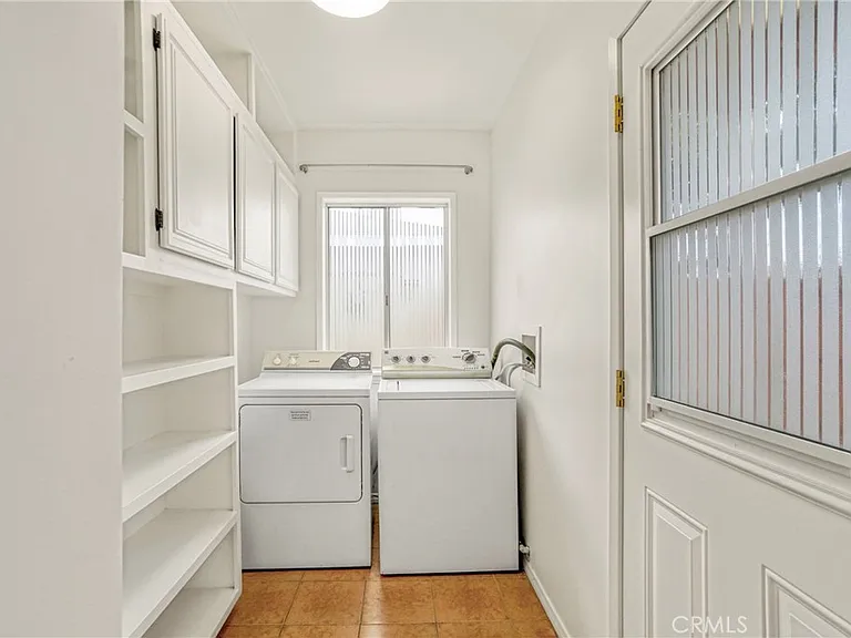 6318 Nagle Ave — Photo 14