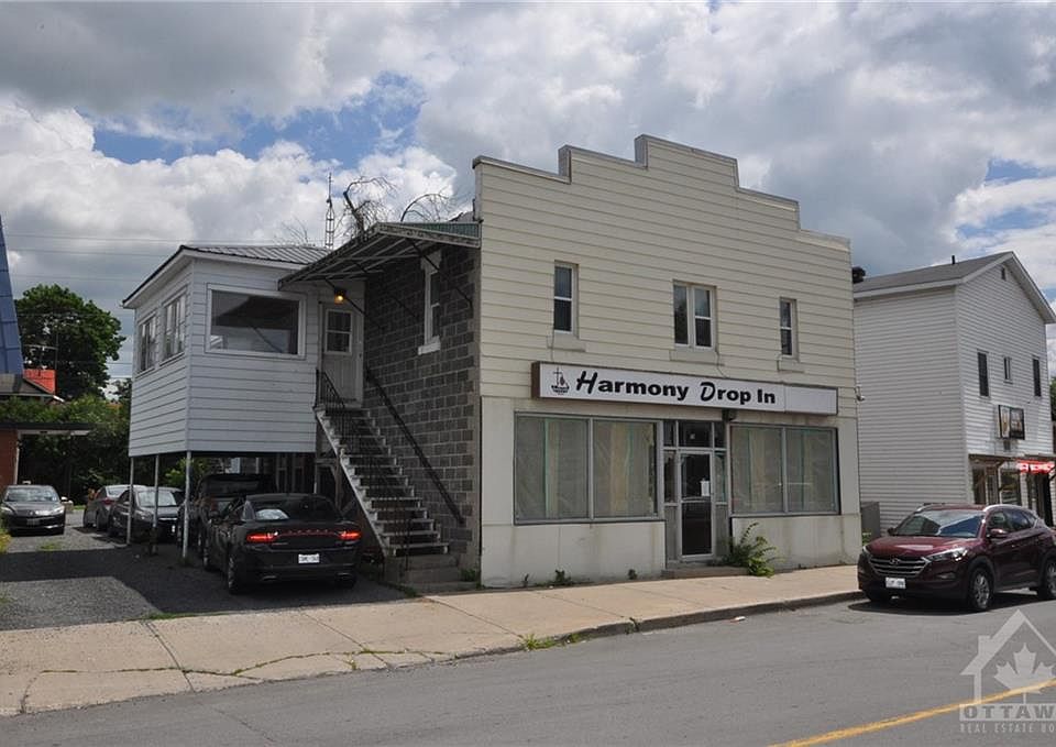 2nd image of 29 Main St N