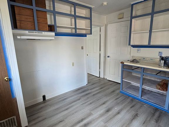 3rd image of 234 W 21st St