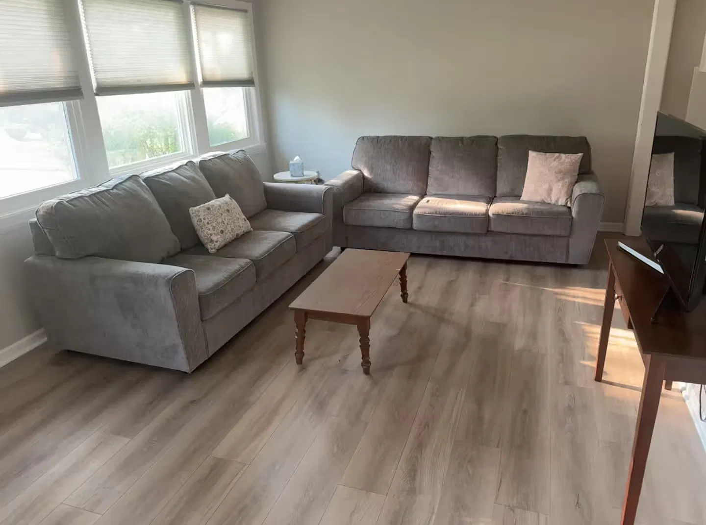 3 bed, 960 sqft, $2,500 — Photo 2