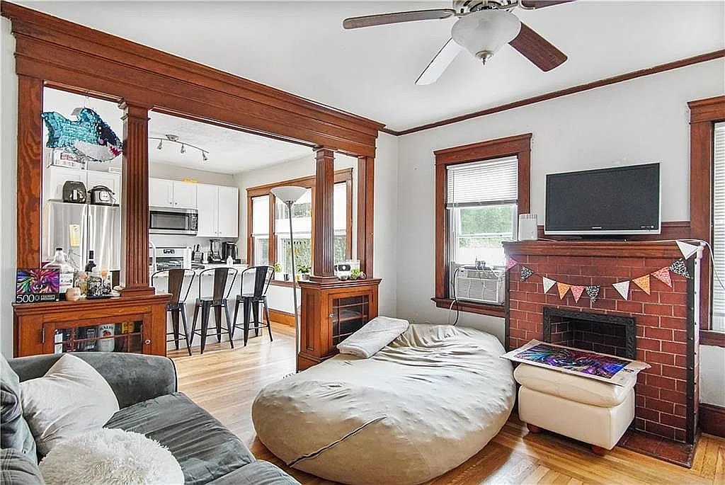 4 bed, 1377 sqft, $2,200 — Photo 3