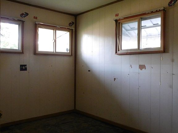5th image of 119 W Leonard St