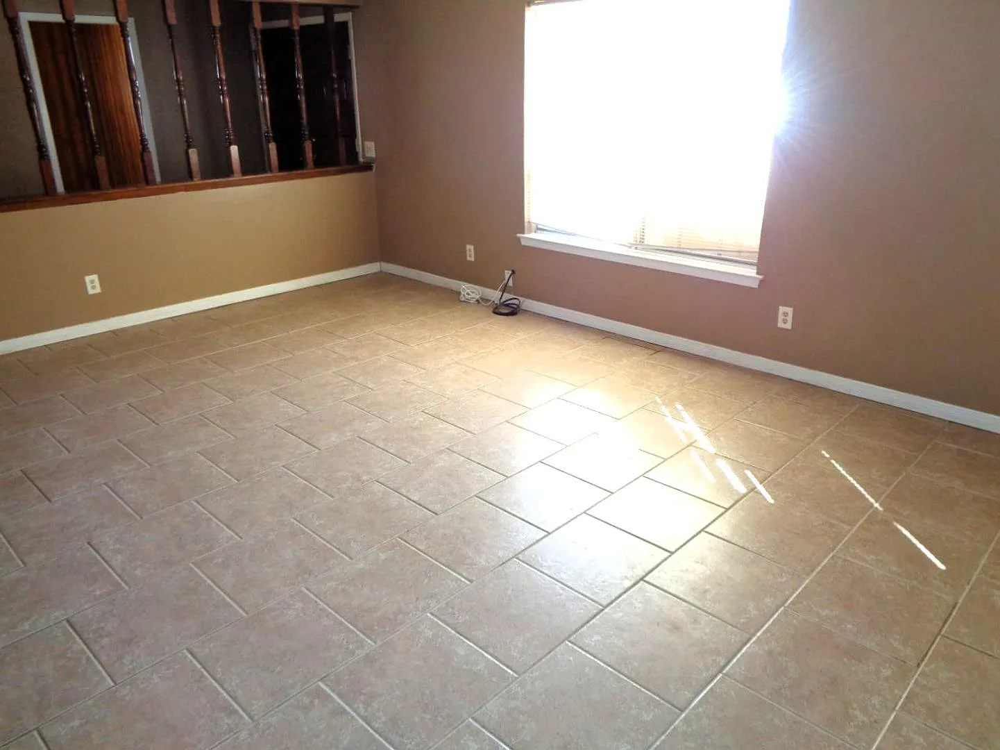 Nice Single Level Northeast Duplex With Refrigerated Air Located In Quiet Neighborhood — Photo 4