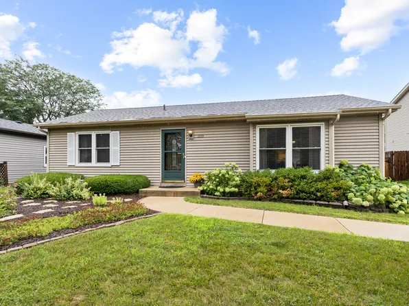 310 Pin Oak Dr, North Aurora, IL 60542