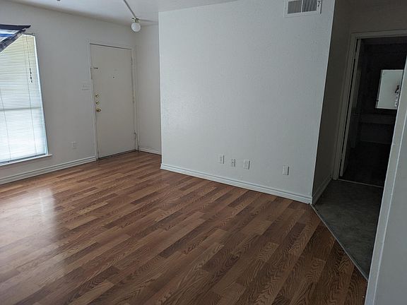 3rd image of 5625 Antoine Dr #408