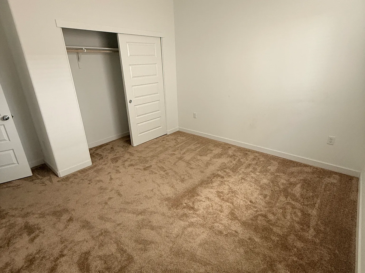 4 bed, 1944 sqft, $800 — Photo 3