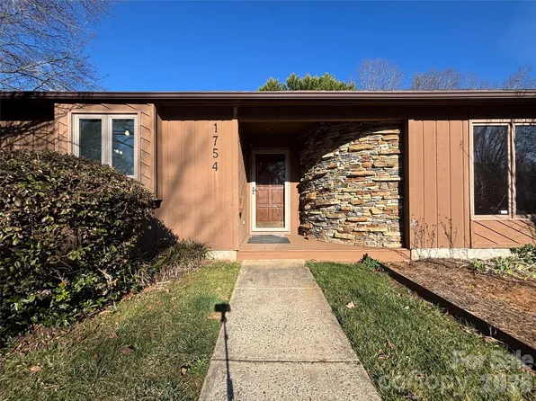 1754 12th St NE, Hickory, NC 28601