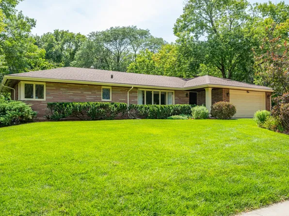 7516 College Dr, Windsor Heights, IA 50324