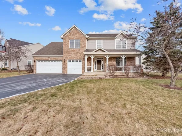 427 Wentworth Cir, Cary, IL 60013