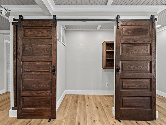 5th image of 3020 Elinor Dr