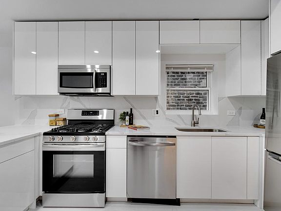3rd image of 2739 W Fullerton Ave #1