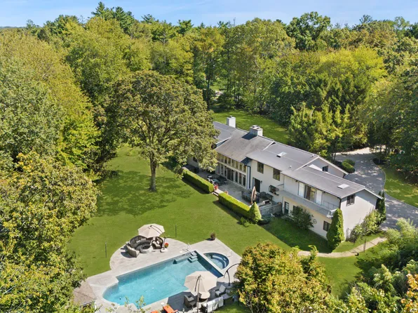 71 North Lake Drive, Stamford, CT 06903