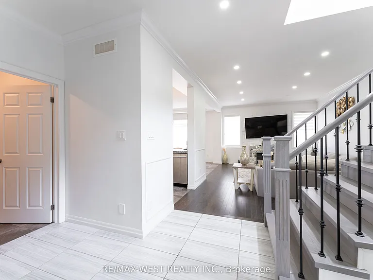 301 Freure Dr — Photo 6