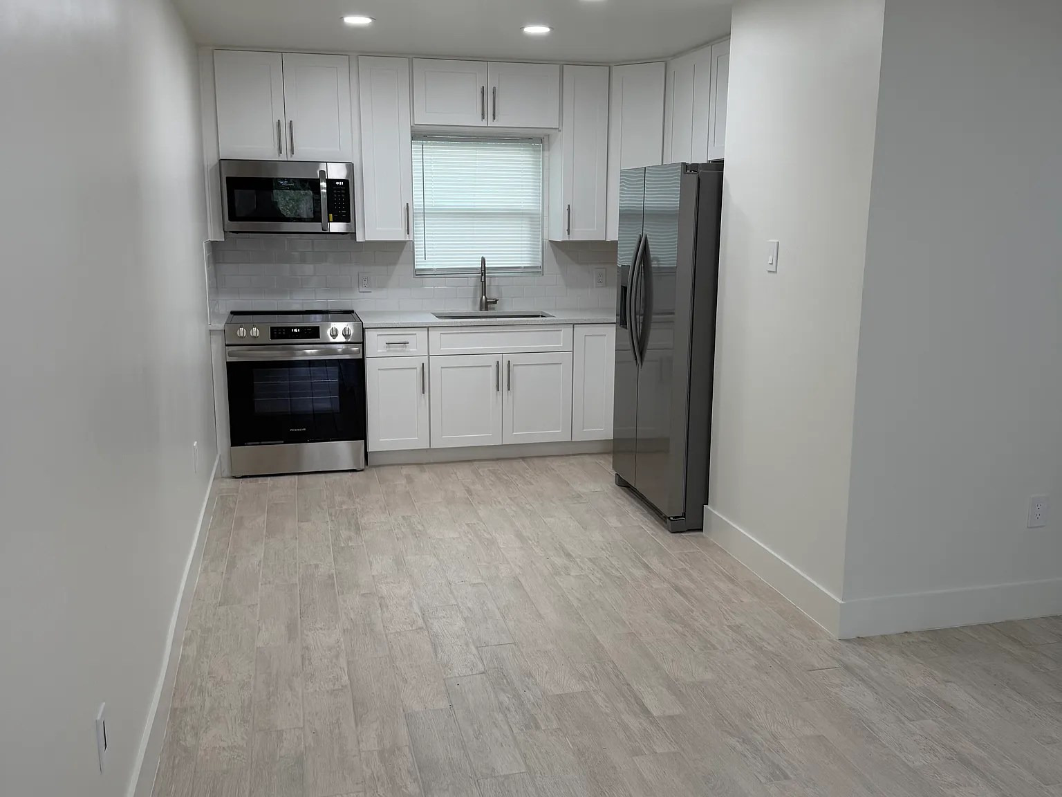 2 bed, 900 sqft, $1,800 — Photo 1