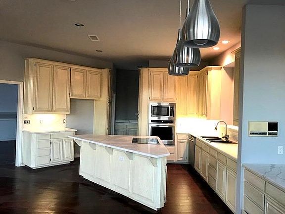 4th image of 5220 Saratoga Ln
