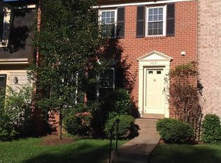 2821 Shawn Leigh Dr, Vienna, VA 22181