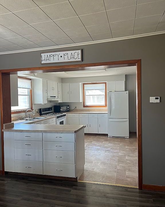 115 W 2nd St, Riceville, IA 50466 Zillow