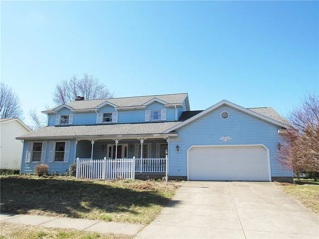 720 Long Point Dr photo 1