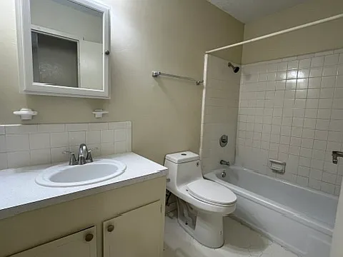 Crestwood Apartments — Photo 56