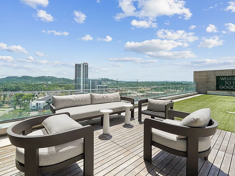 Vertis Rooftop Greenspace