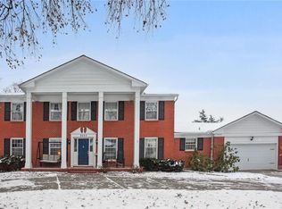 8203 Cherokee Cir, Leawood, KS 66206