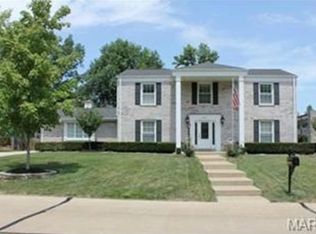 427 Medina Dr, Saint Louis, MO 63122