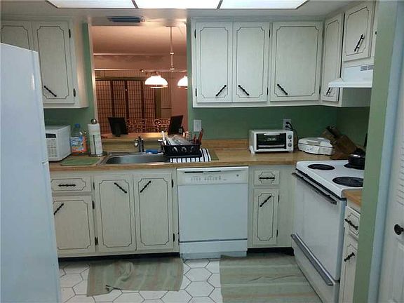 2nd image of 1040 NW 80th Ave APT 206