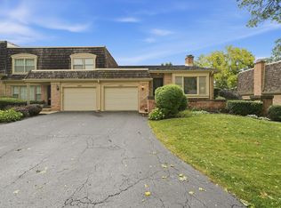 2S649 Avenue Normandy E, Oak Brook, IL 60523