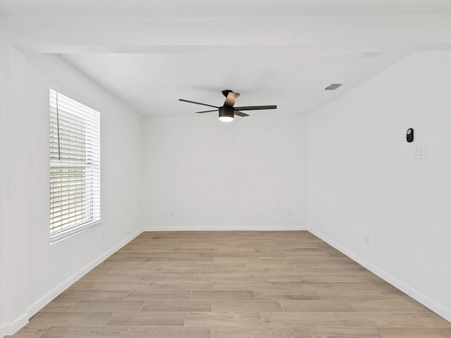 3 bed, 1147 sqft, $2,100 — Photo 3